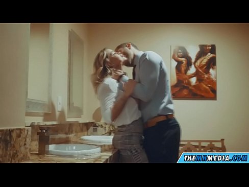 ❤️ Kui rinnakas blondiin võrgutab sind avalikus tualettruumis ️ Pornovideo at us et.porno-filmy.ru ❌️❤